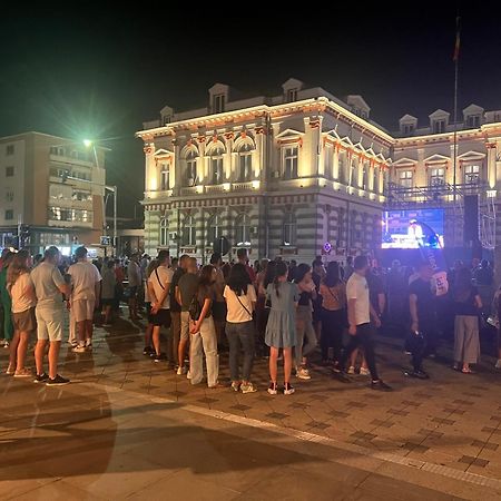 Central Trei Camere Bacău Zewnętrze zdjęcie
