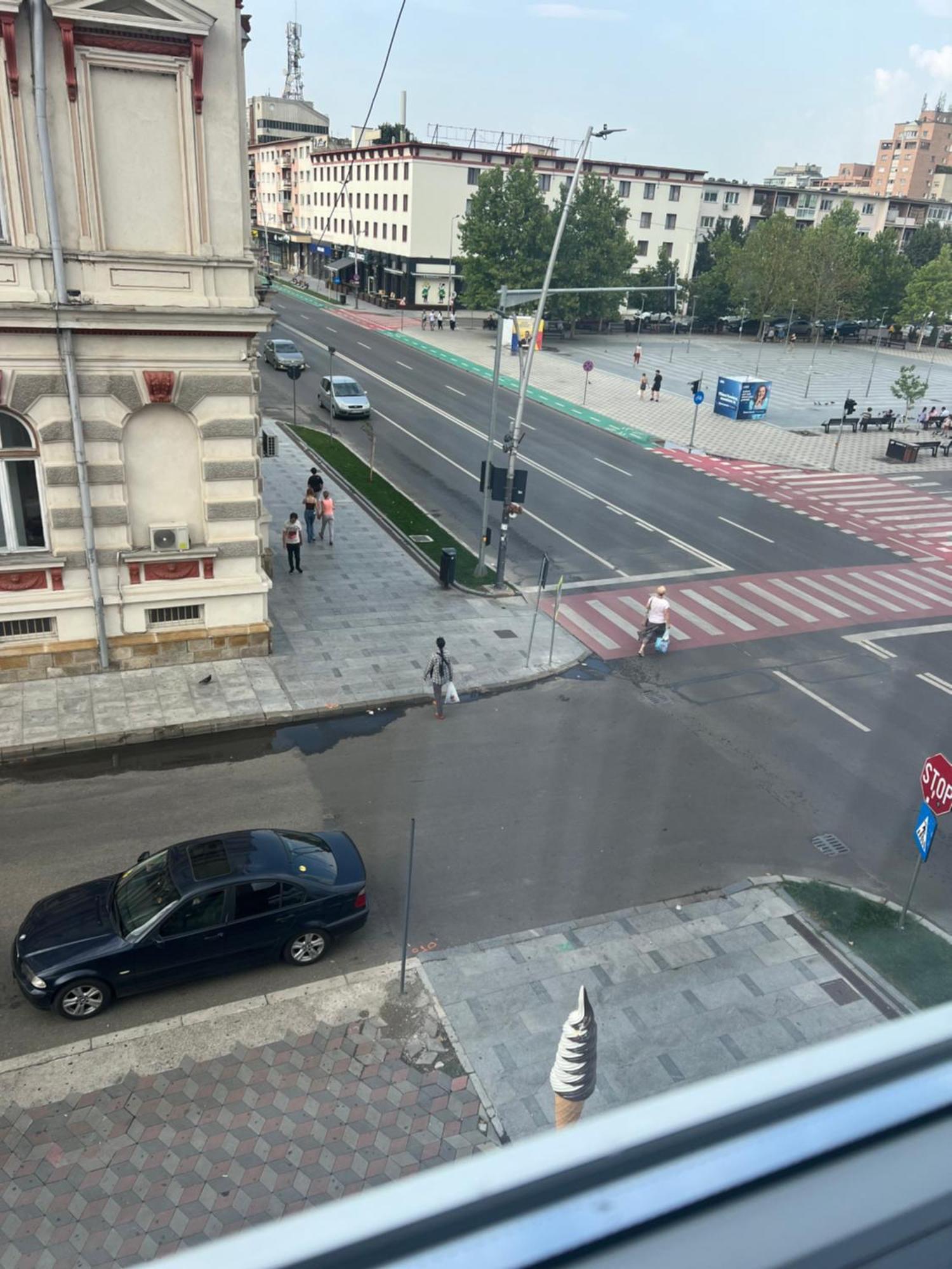Central Trei Camere Bacău Zewnętrze zdjęcie