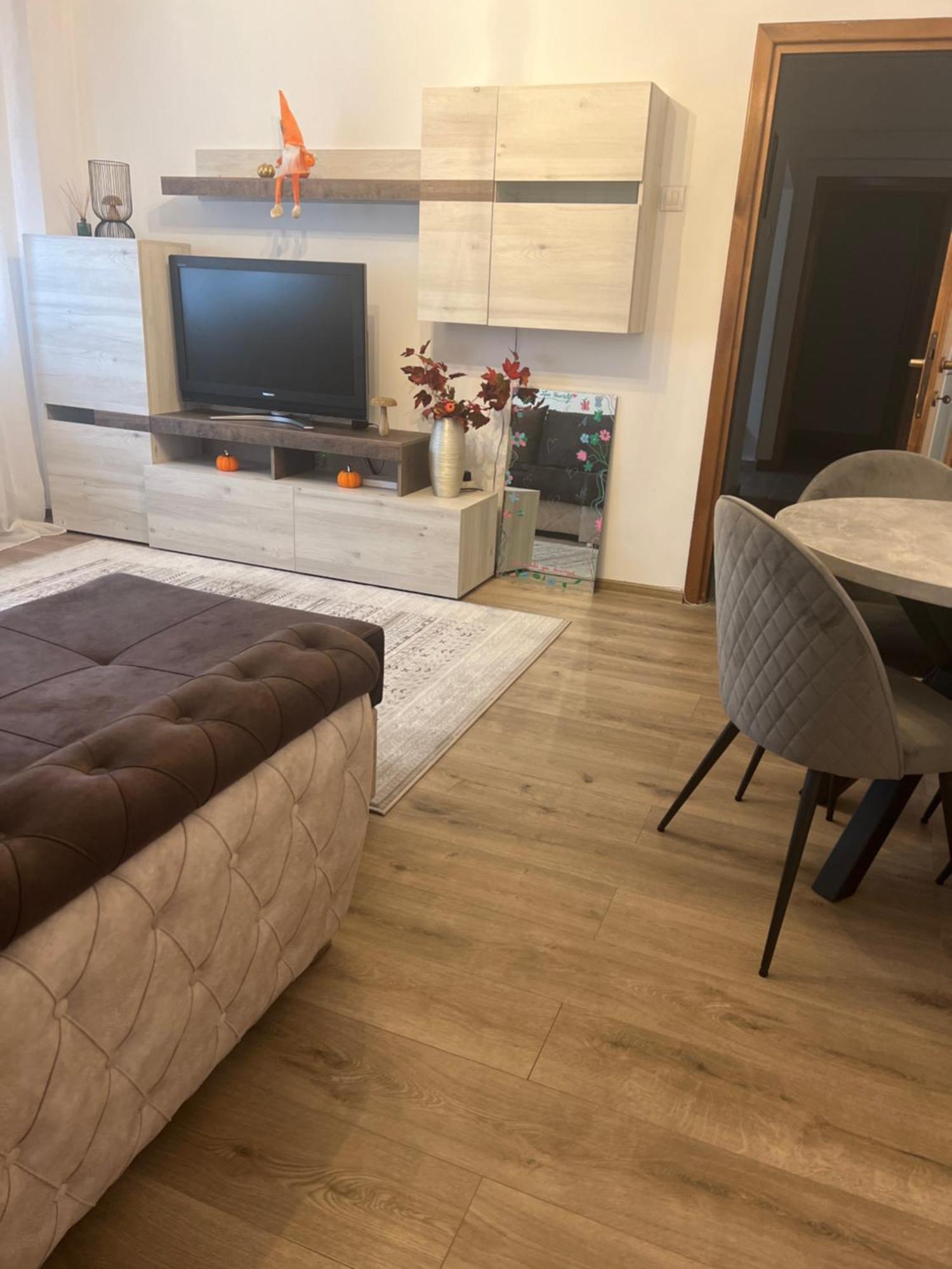 Central Trei Camere Bacău Zewnętrze zdjęcie