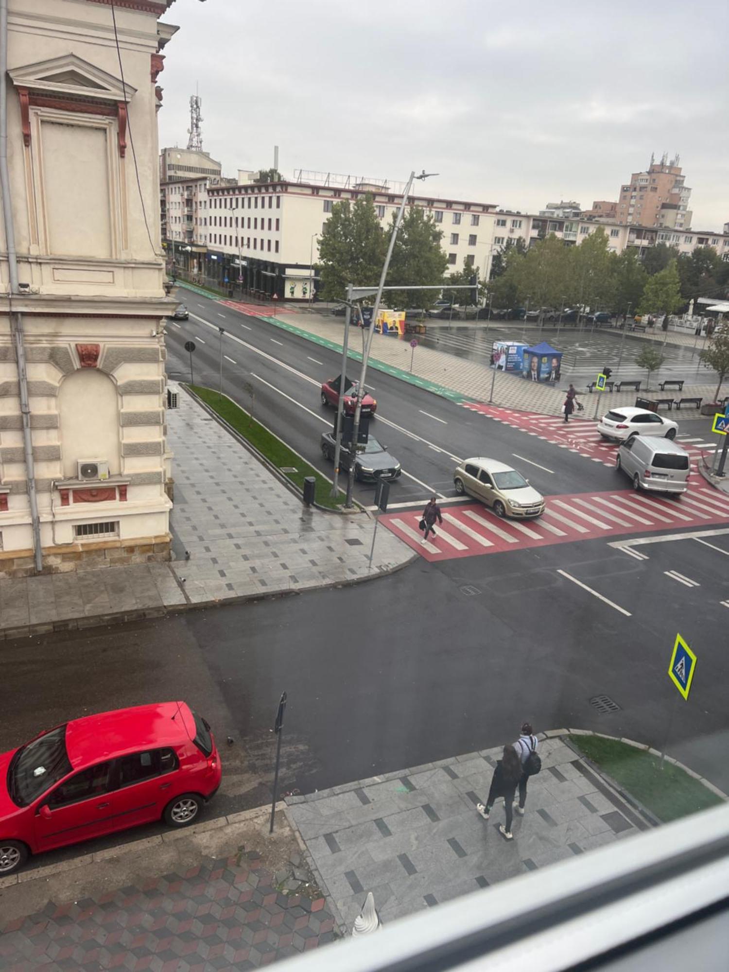Central Trei Camere Bacău Zewnętrze zdjęcie