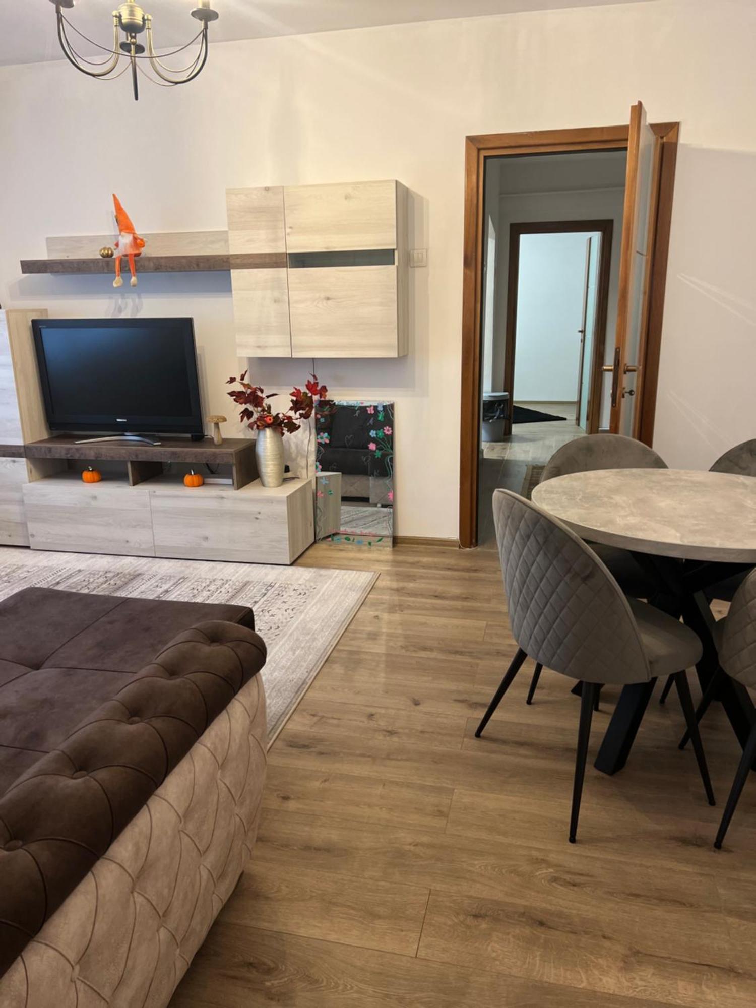 Central Trei Camere Bacău Zewnętrze zdjęcie